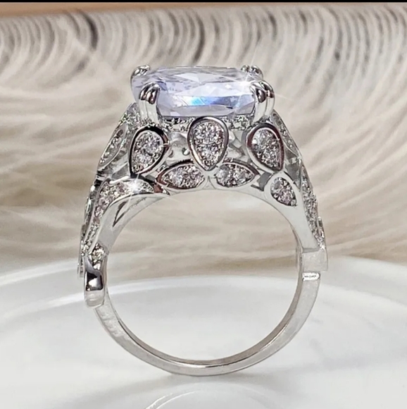 Chunky Zircon Ring - Picture 3 of 3